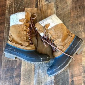 khombu suede sweater accent duck boots